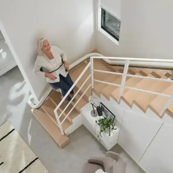 AccessBDD Flow X curved stair lift